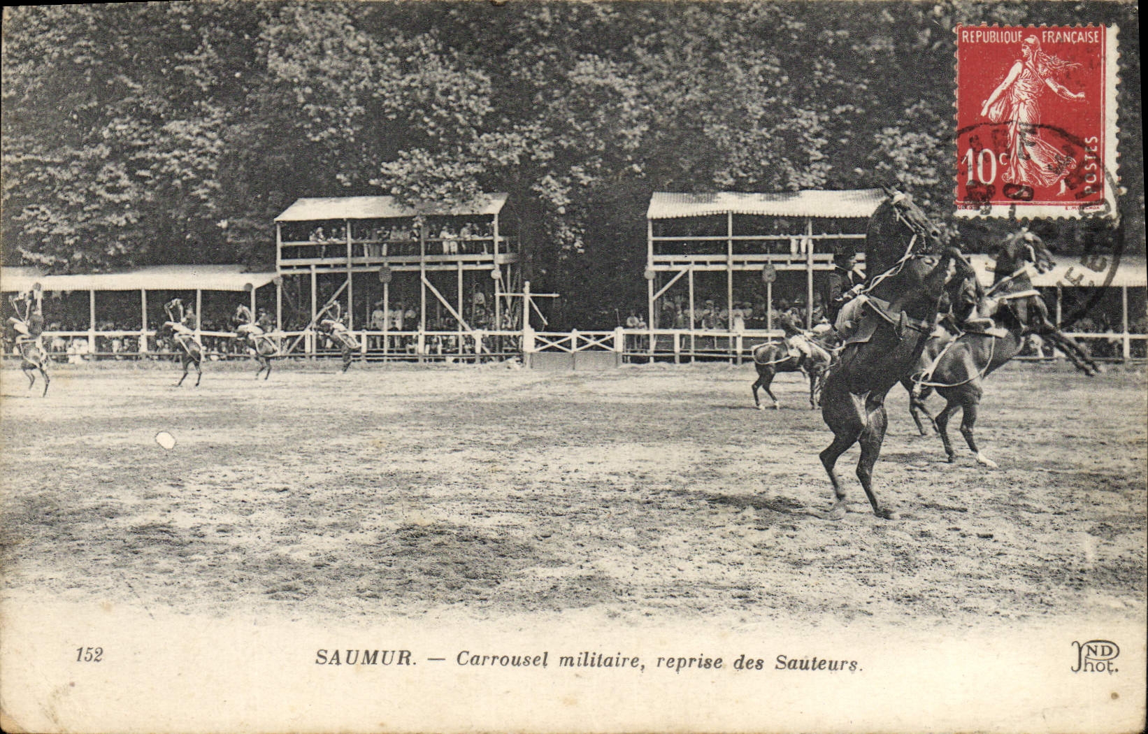 CPA Cheval Hippisme Saumur Carrousel militaire Reprise des sauteurs
