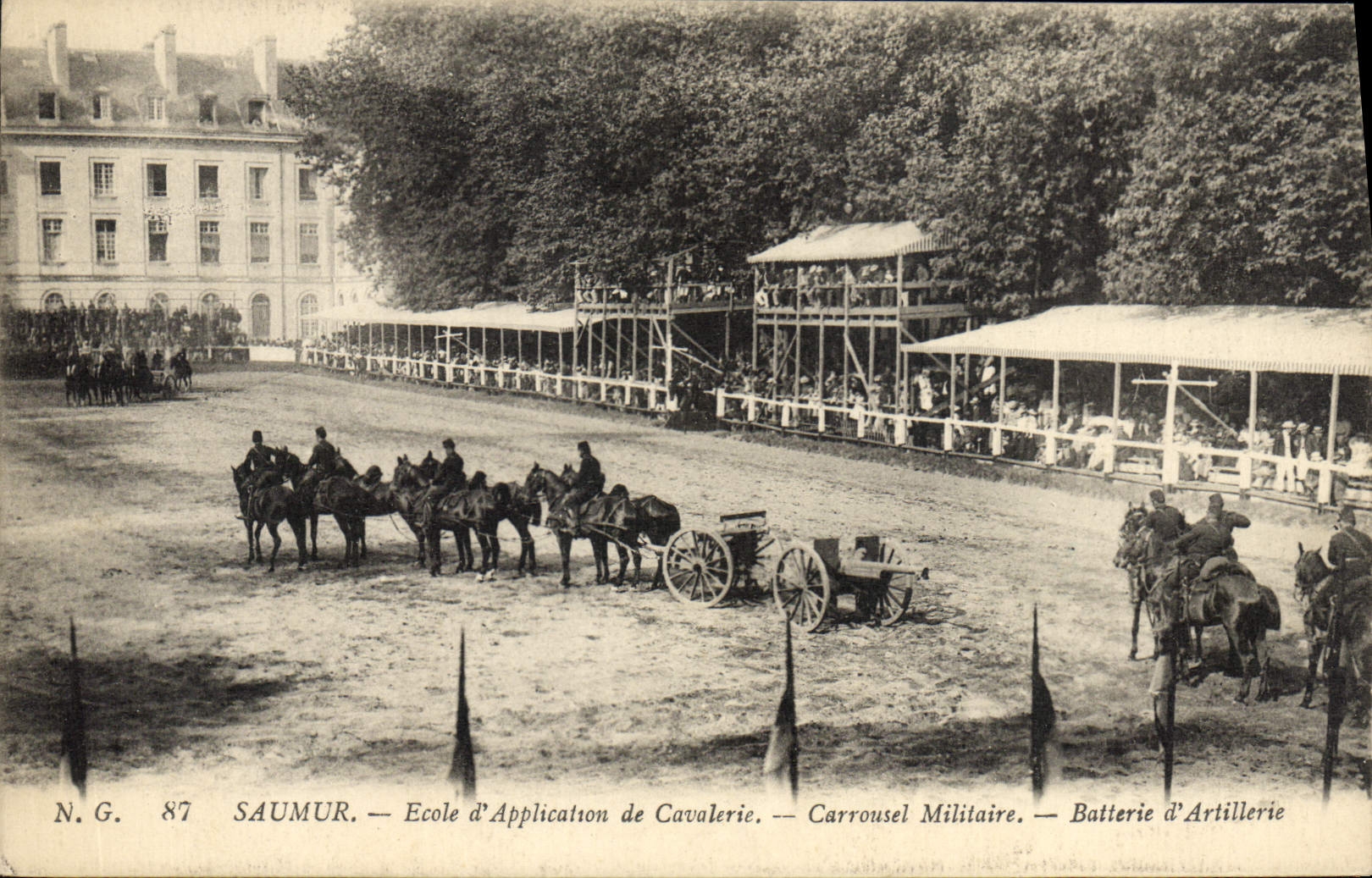 CPA Cheval Hippisme Saumur Ecole d'application de cavalerie Carrousel militaire