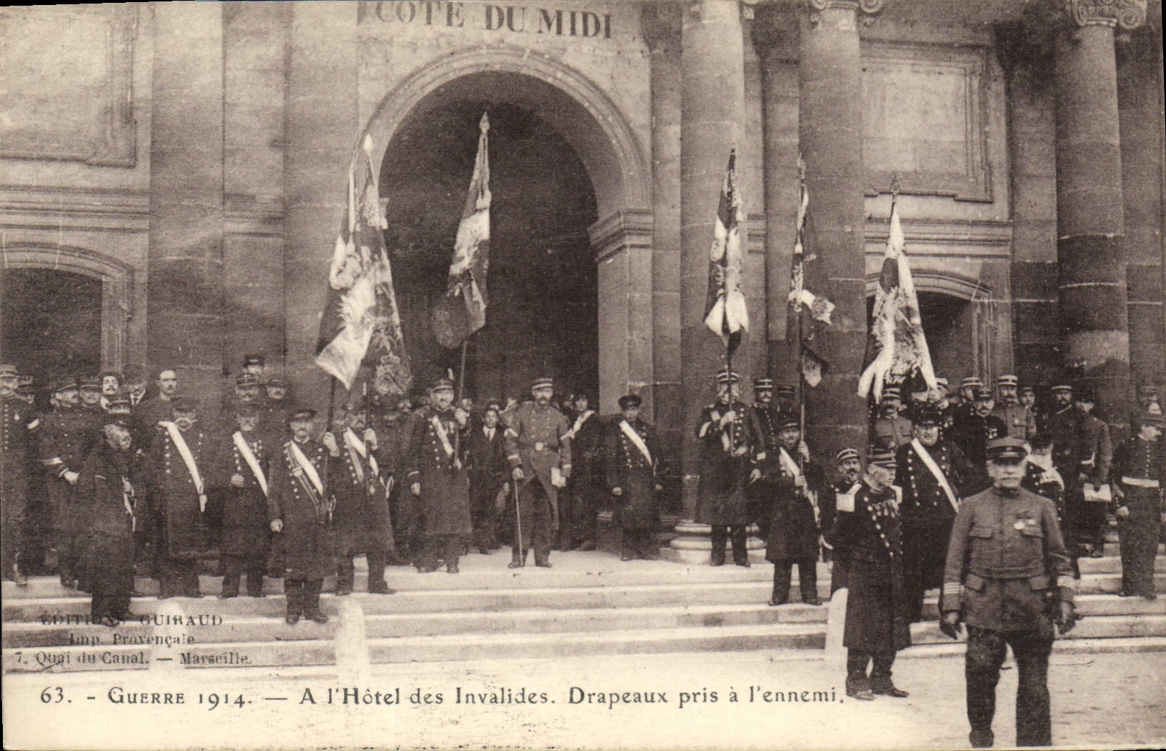 CPA Militaria Hotel des Invalides Paris Drapeaux pris a l'ennemi