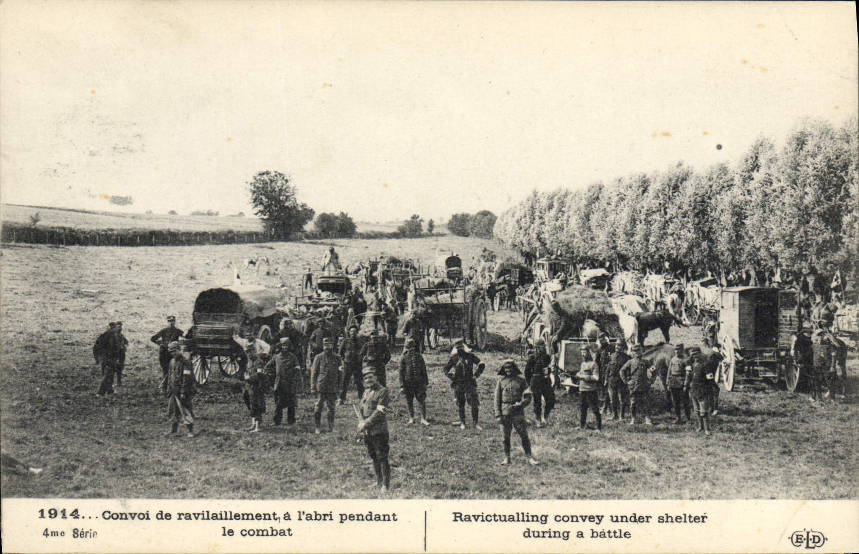CPA Militaria Convoi de ravitaillement a l'abri pendant le combat