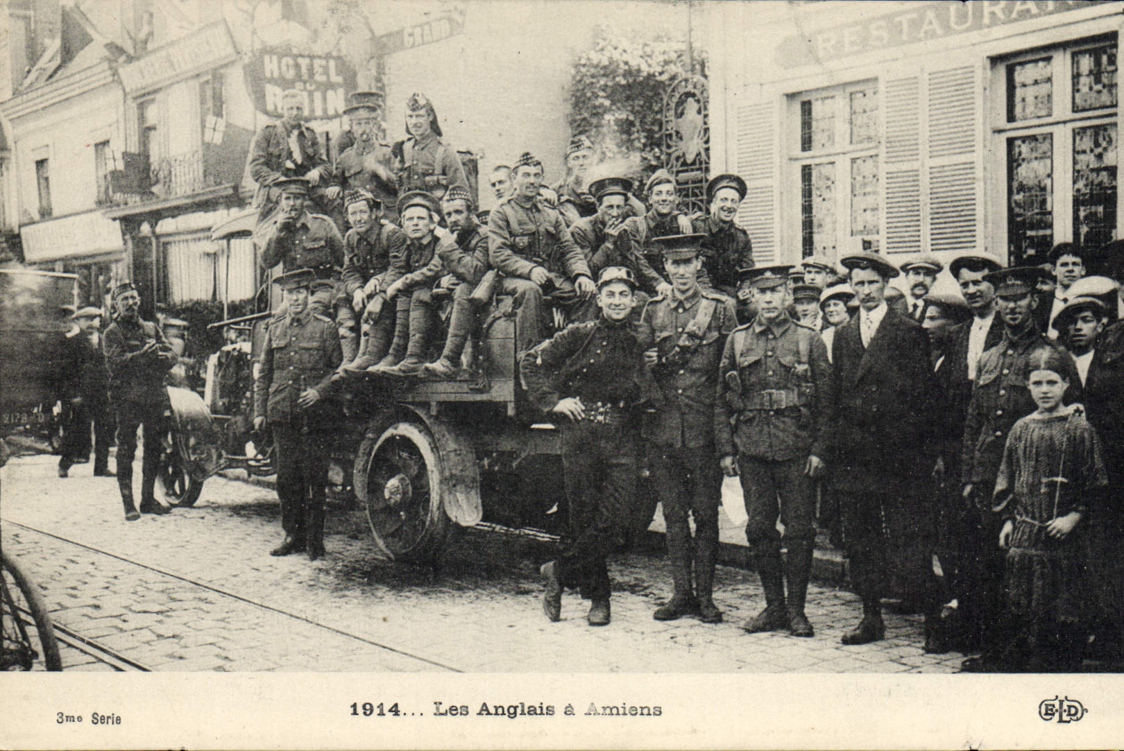 CPA Militaria Les anglais a Amiens