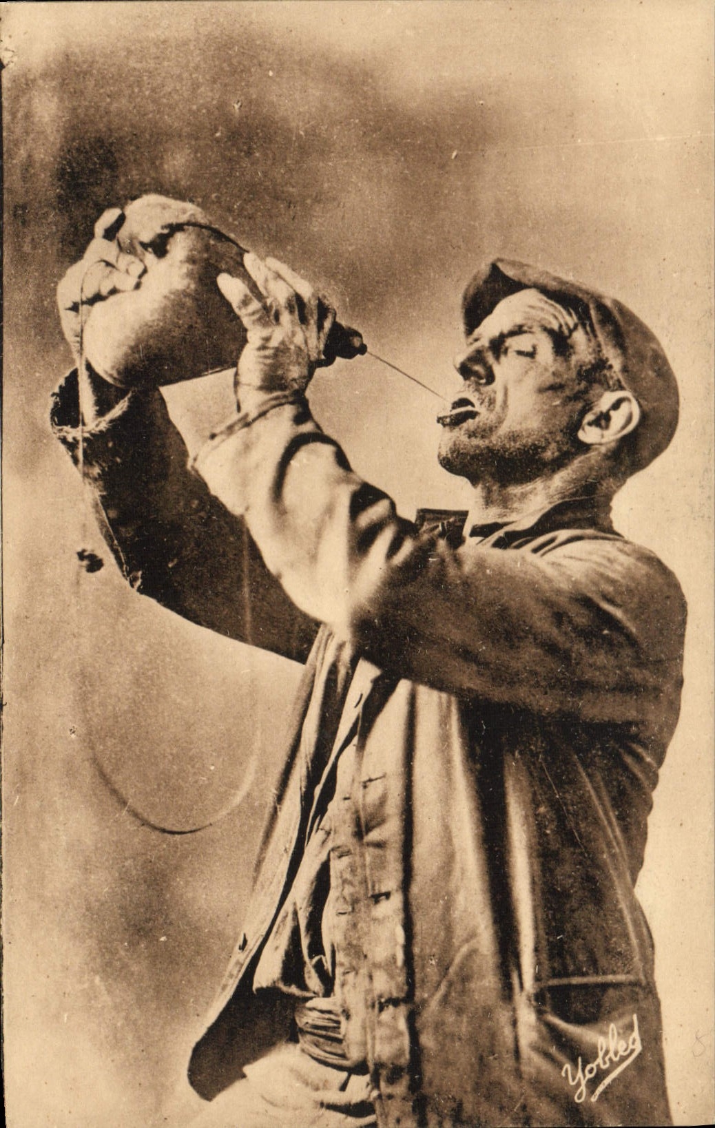 CPA Folklore Pays basque Buveur a la gourde 