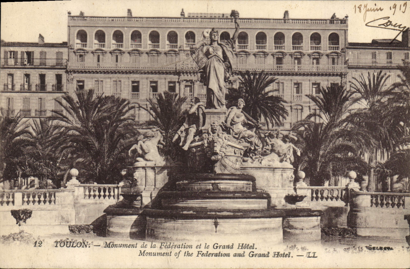 CPA Toulon Monument de la Federation et le Grand Hotel