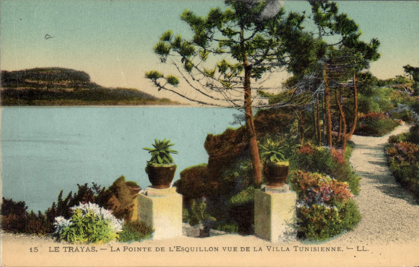 CPA Le Trayas La pointe de l'Esquillon vue de la villa tunisienne