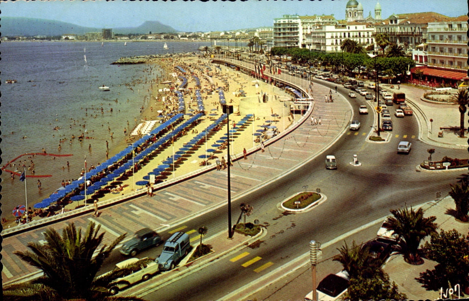 CPM Saint Raphael Boulevard Felix Martin et la plage