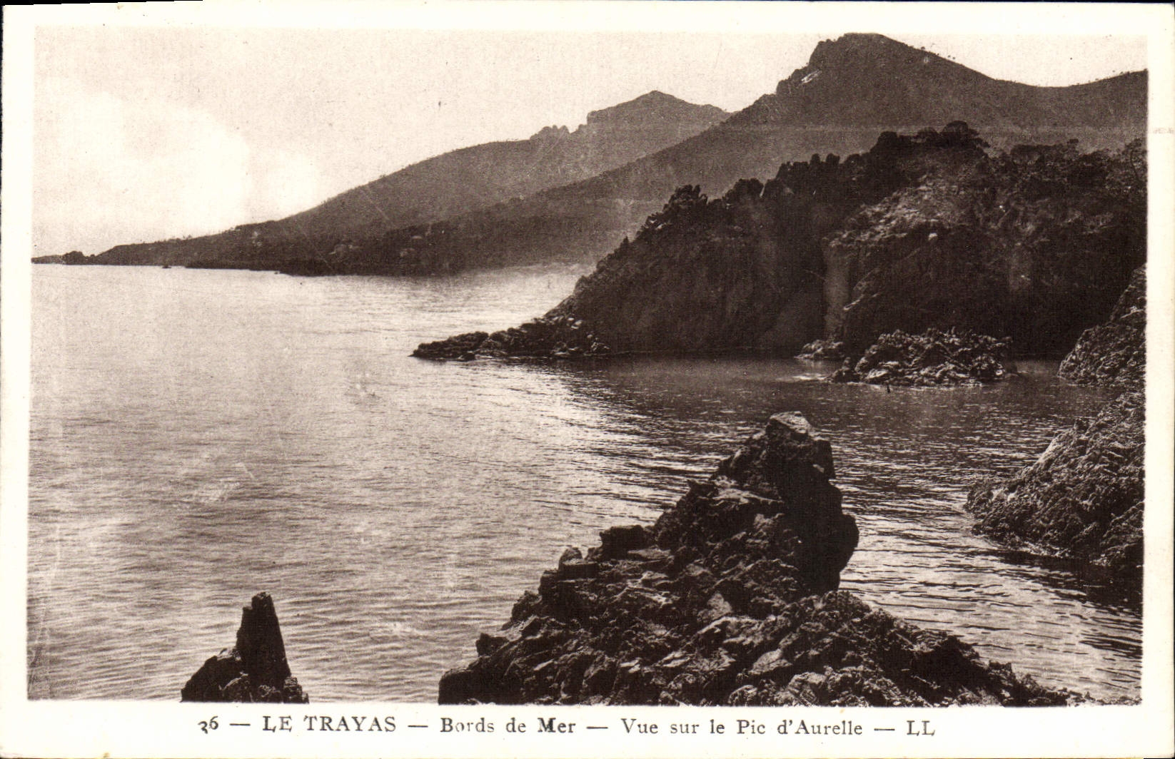 CPA Le Trayas Bords De Mer Vue Sur Le Pic D'Aurelle