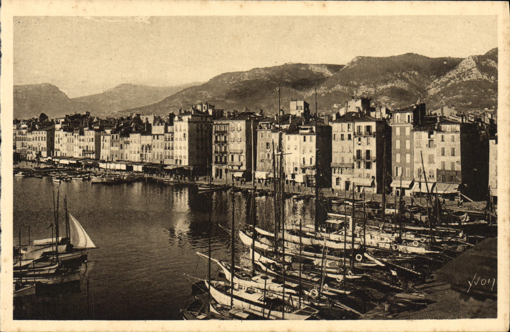 CPA Cote D'Azur Toulon Vue Generale Du Port Bateaux