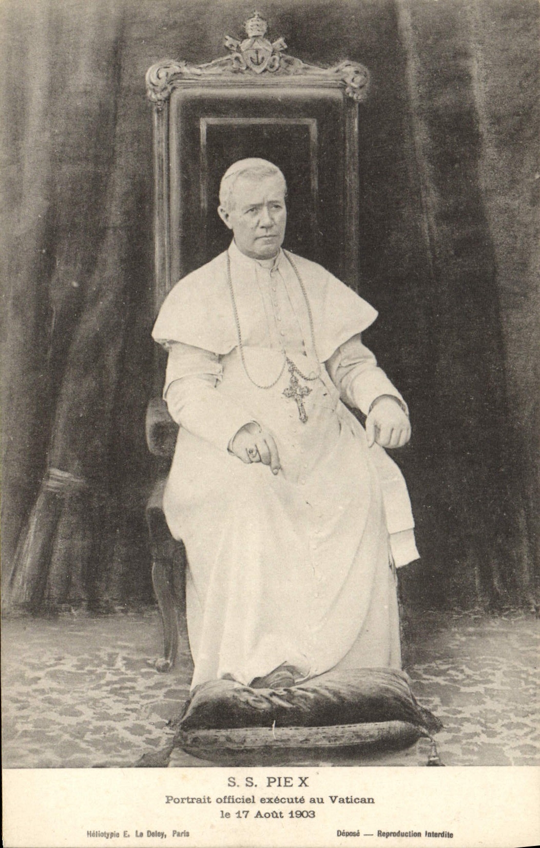 CPA Pape SS Pie X Portrait officiel execute au Vatican
