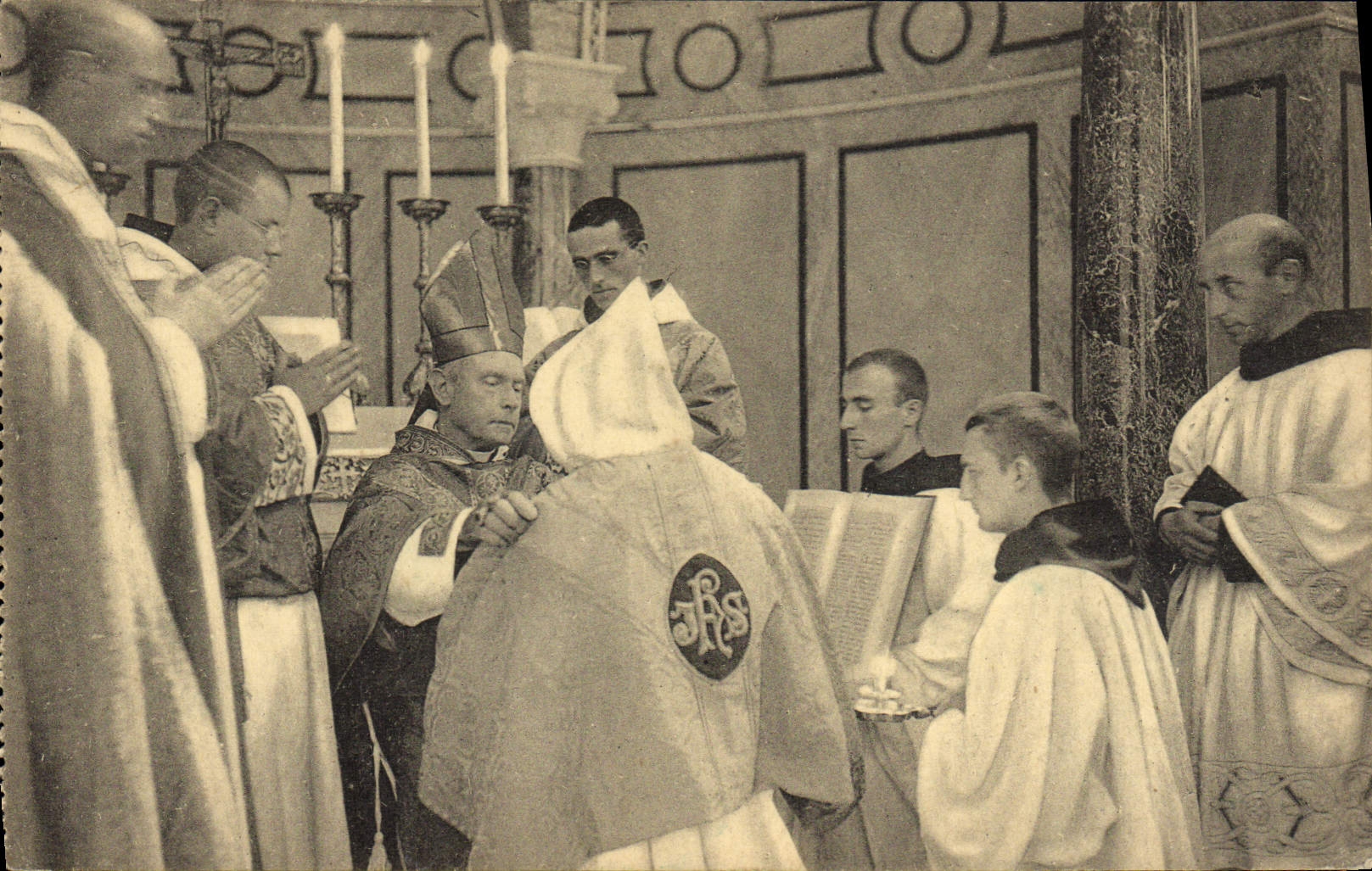 VINTAGE POSTCARD the Priesthood Imposition of the Chasuble repliee