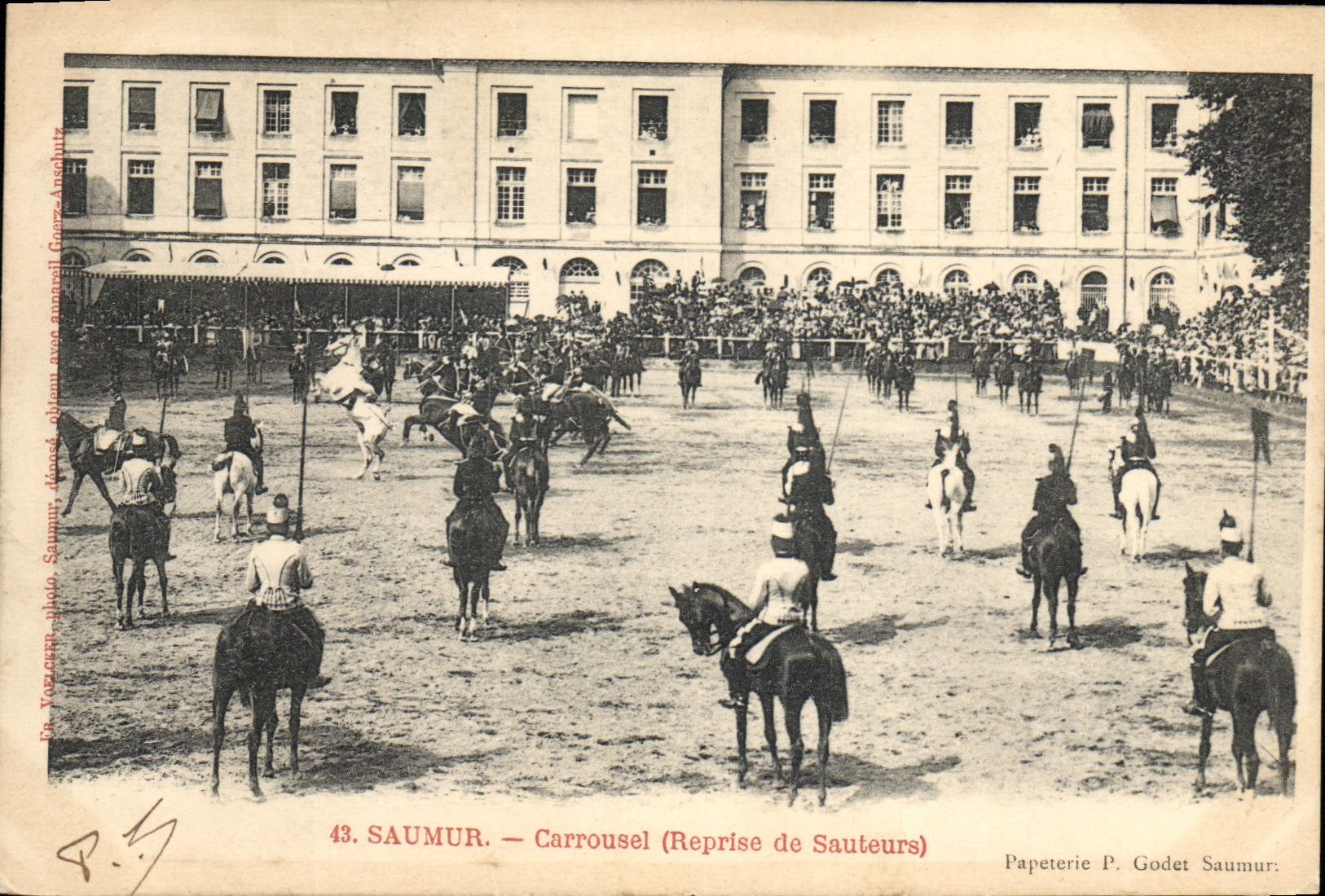 CPA Cheval Hippisme Saumur Carrousel Reprise de sauteurs 
