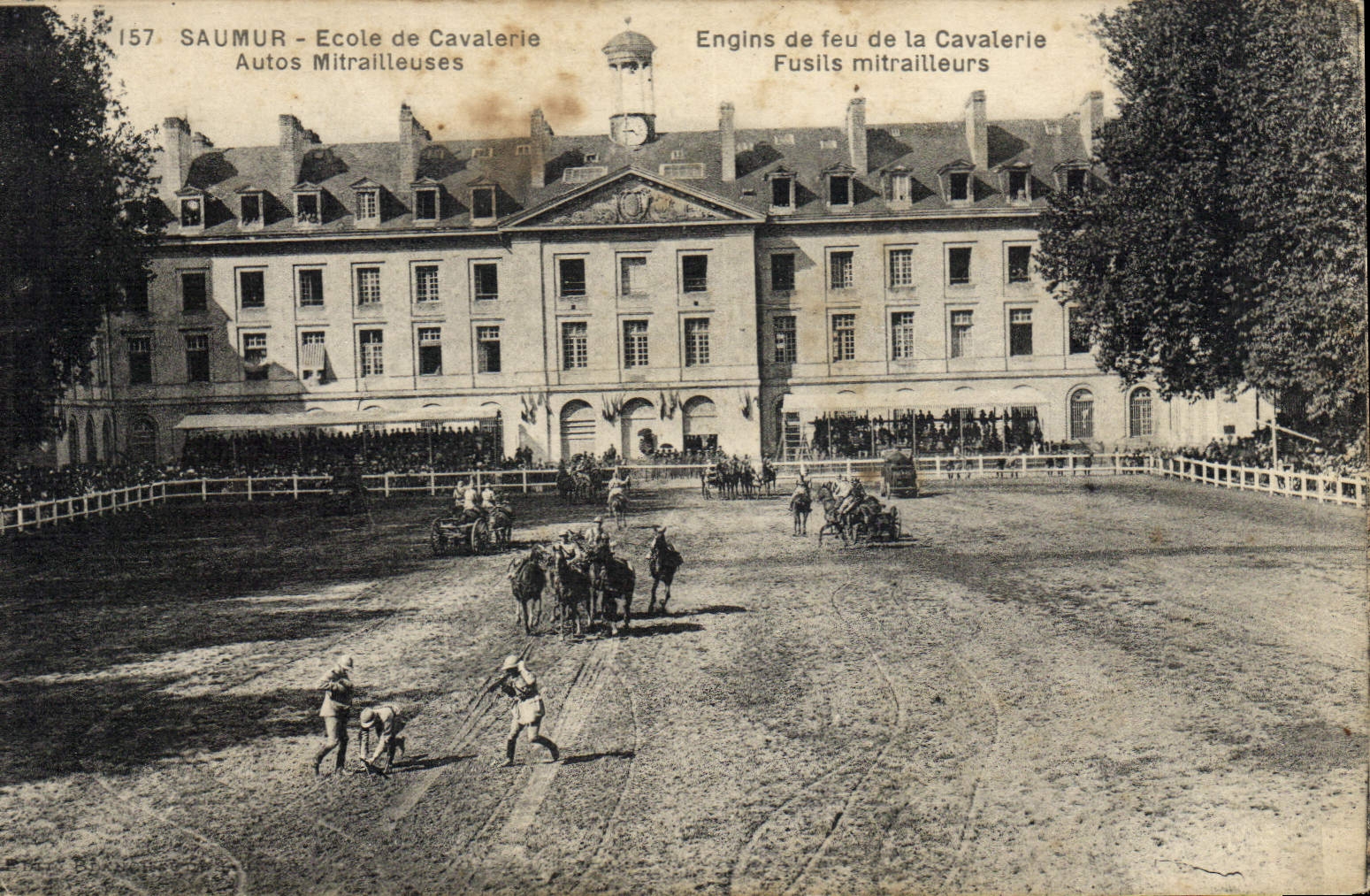 VINTAGE POSTCARD Horse Hippisme Saumur School of cavalry Cars machine-guns Machines of fire of the cavalry