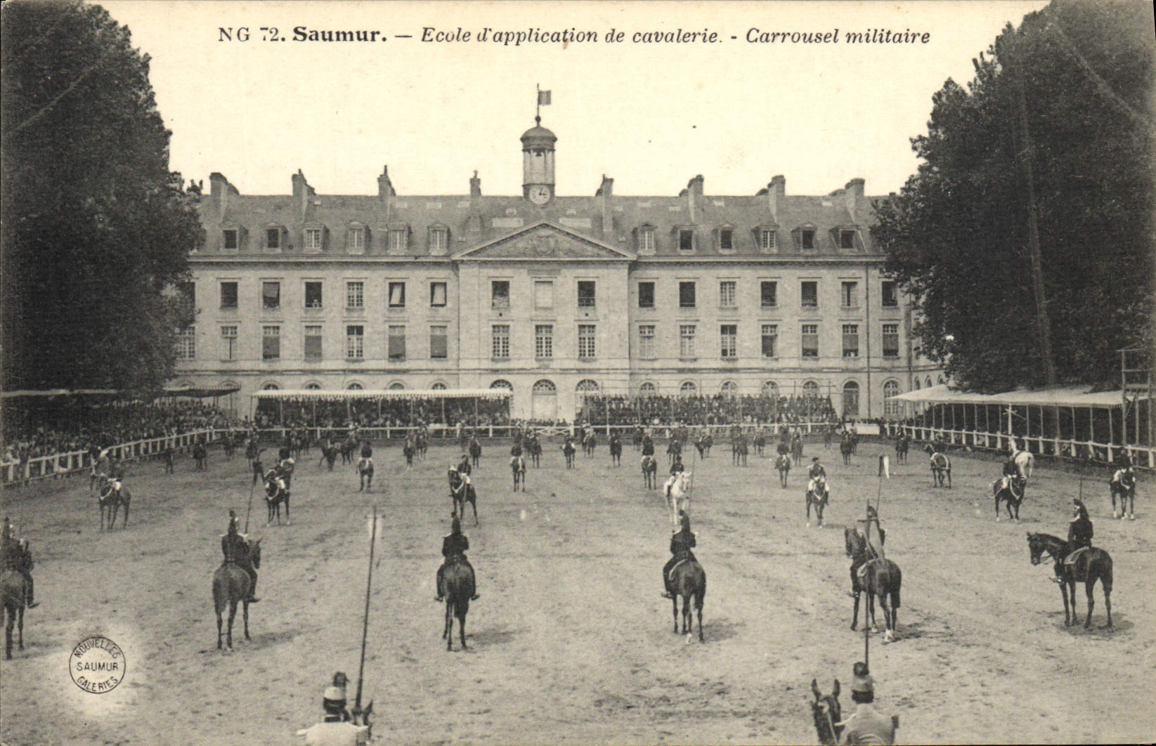 CPA Cheval Hippisme Saumur Ecole d'application de cavalerie Carrousel militaire 