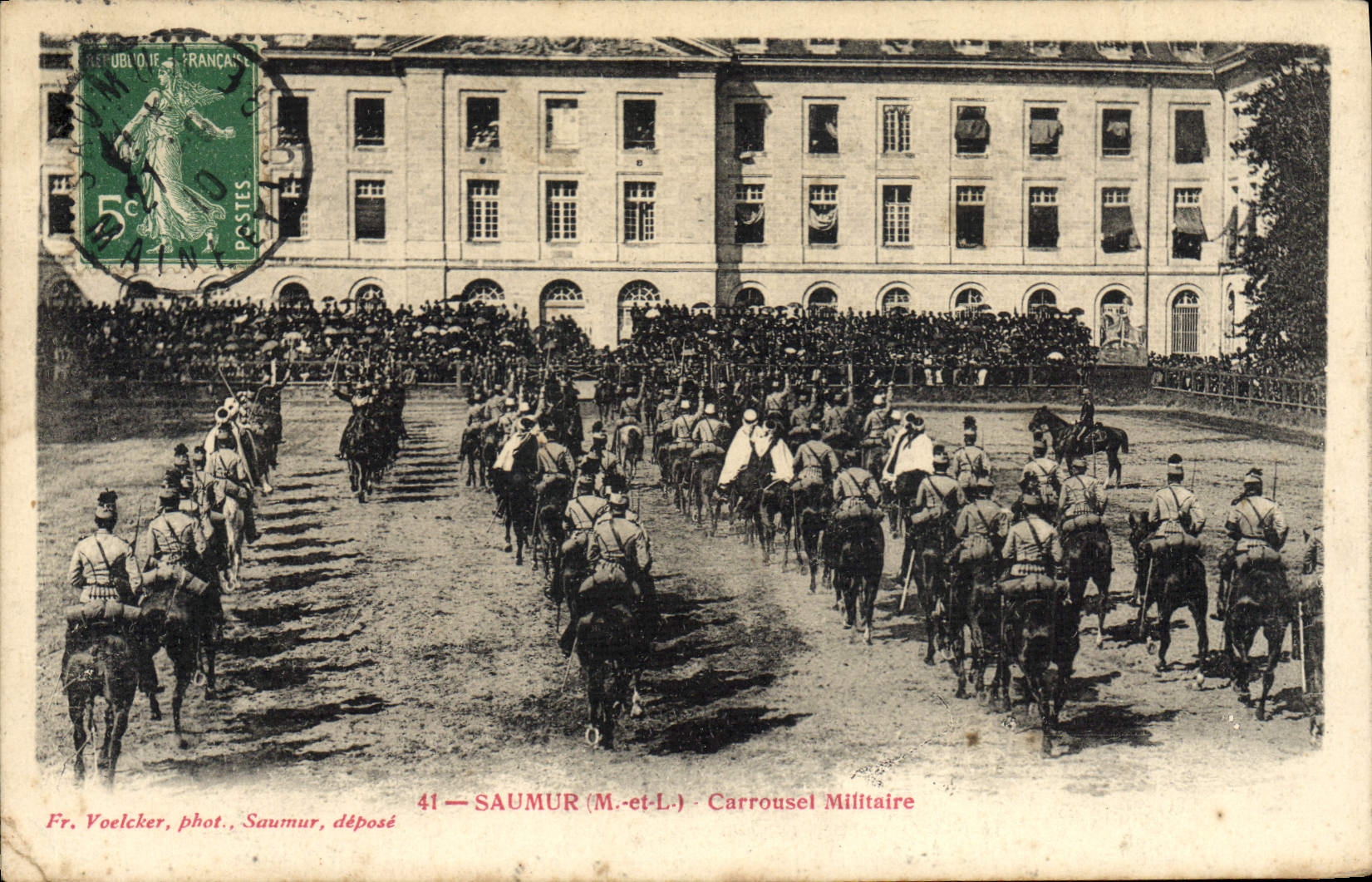 CPA Cheval Hippisme Saumur Carrousel militaire