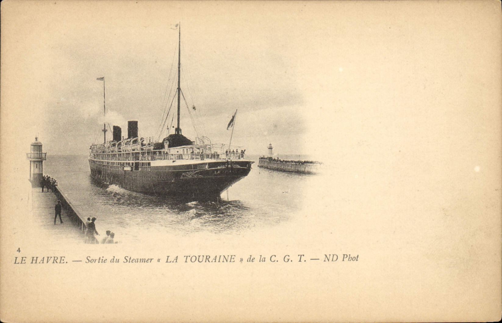 VINTAGE POSTCARD Boat Le Havre Left the steamer Touraine of CGT