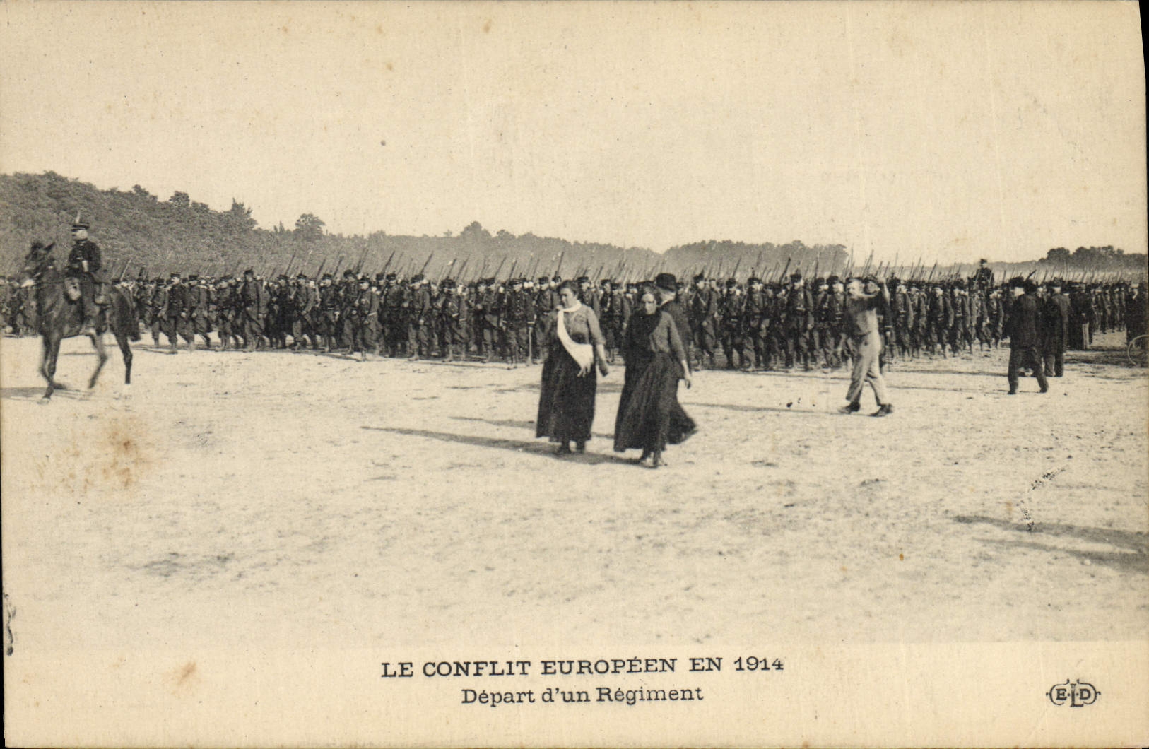 VINTAGE POSTCARD Militaria Departure of a regiment