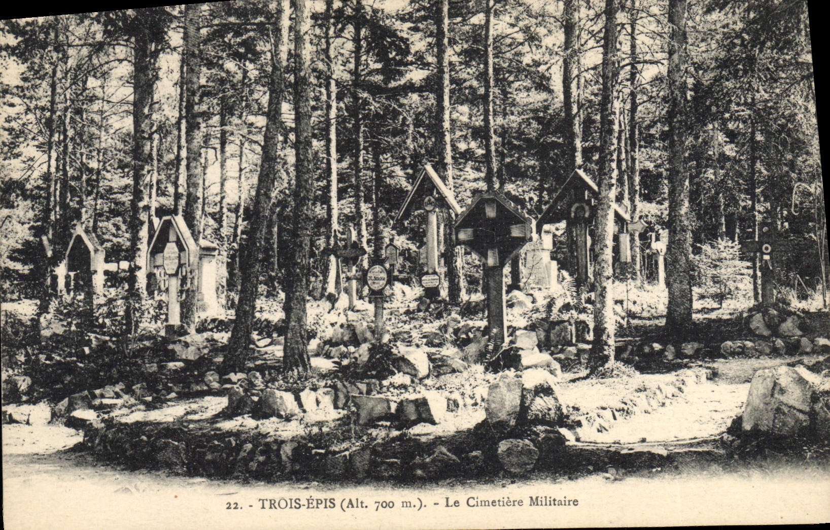 VINTAGE POSTCARD Militaria Three Ears the German cemetery