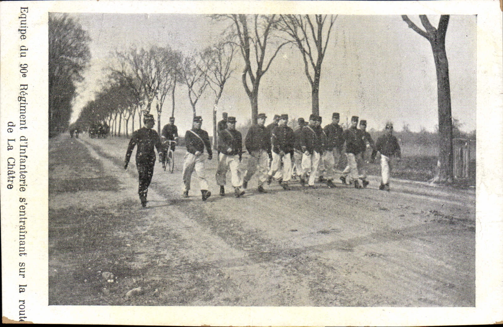 La POSTAL Militaria de la VENDIMIA equipa del regimiento 90eme de la infantería que está implicada en el camino de Chatre