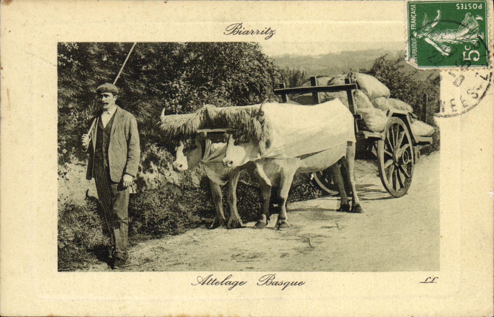 CPA Folklore Biarritz Attelage basque 