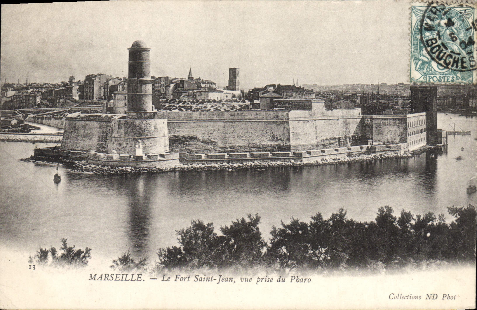 CPA Marseille Le Fort Saint Jean Vue prise du Pharo