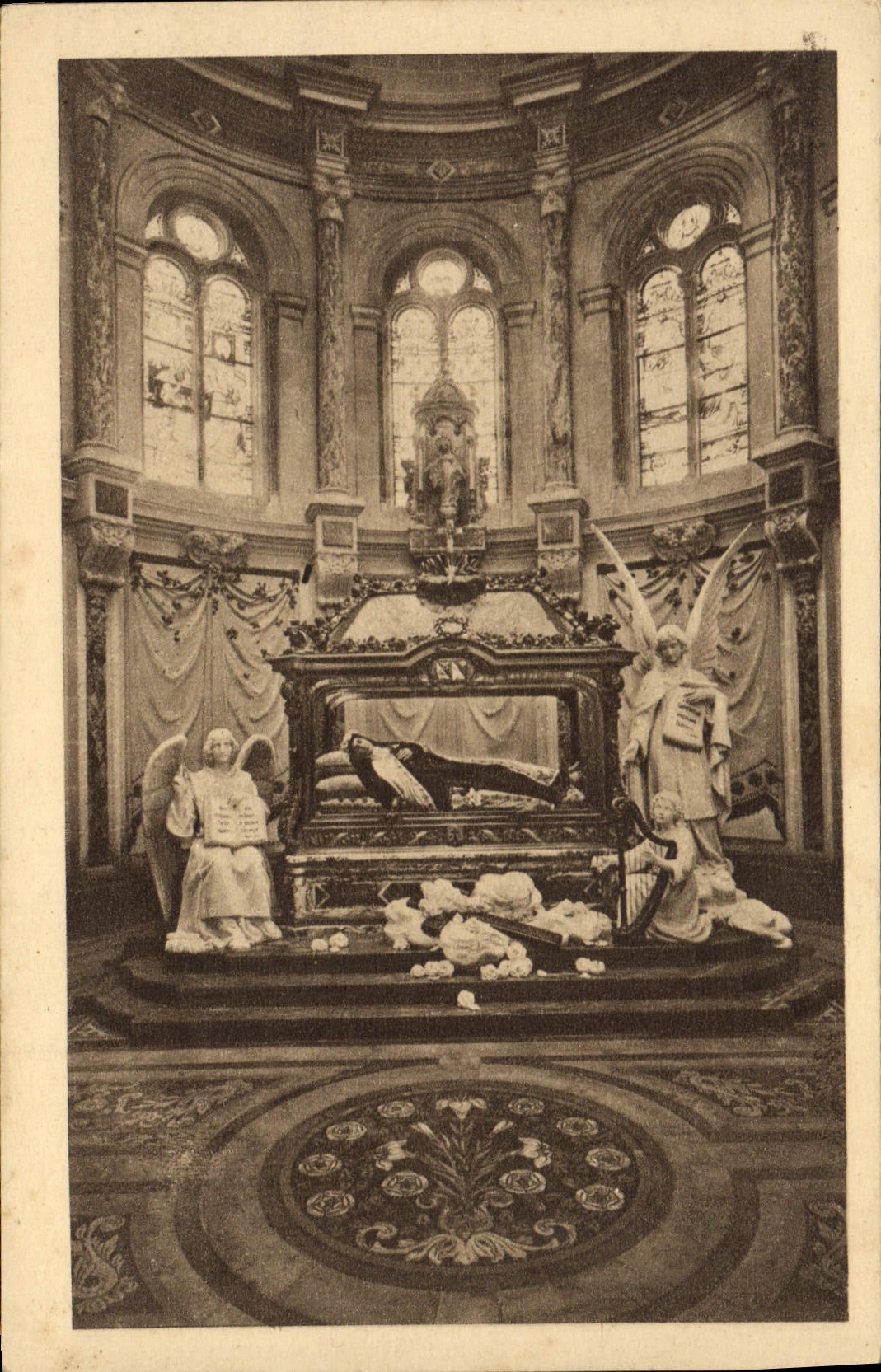 VINTAGE POSTCARD Vault and drives out Sainte Therese of the Jesus Child