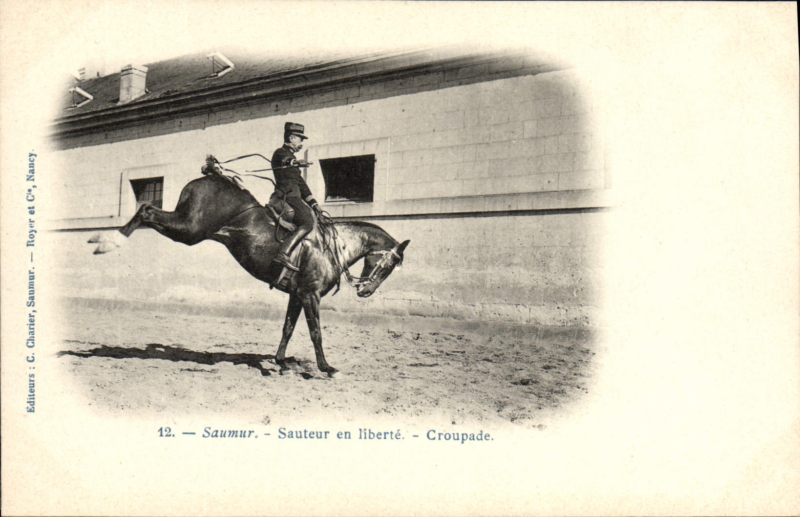 VINTAGE POSTCARD Hippisme Jumping Saumur Horse in Croupade freedom