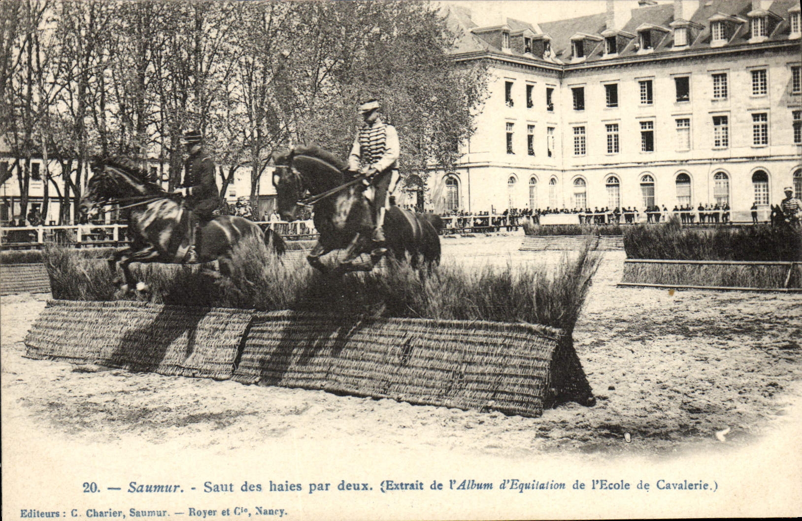 CPA Hippisme Cheval Saumur Saut des haies par deux