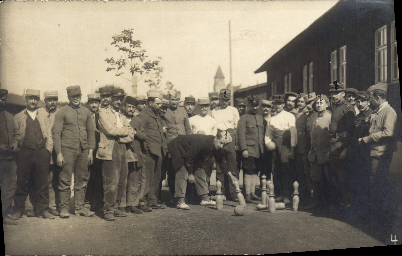 CARTE PHOTO Jeu de quilles Militaria