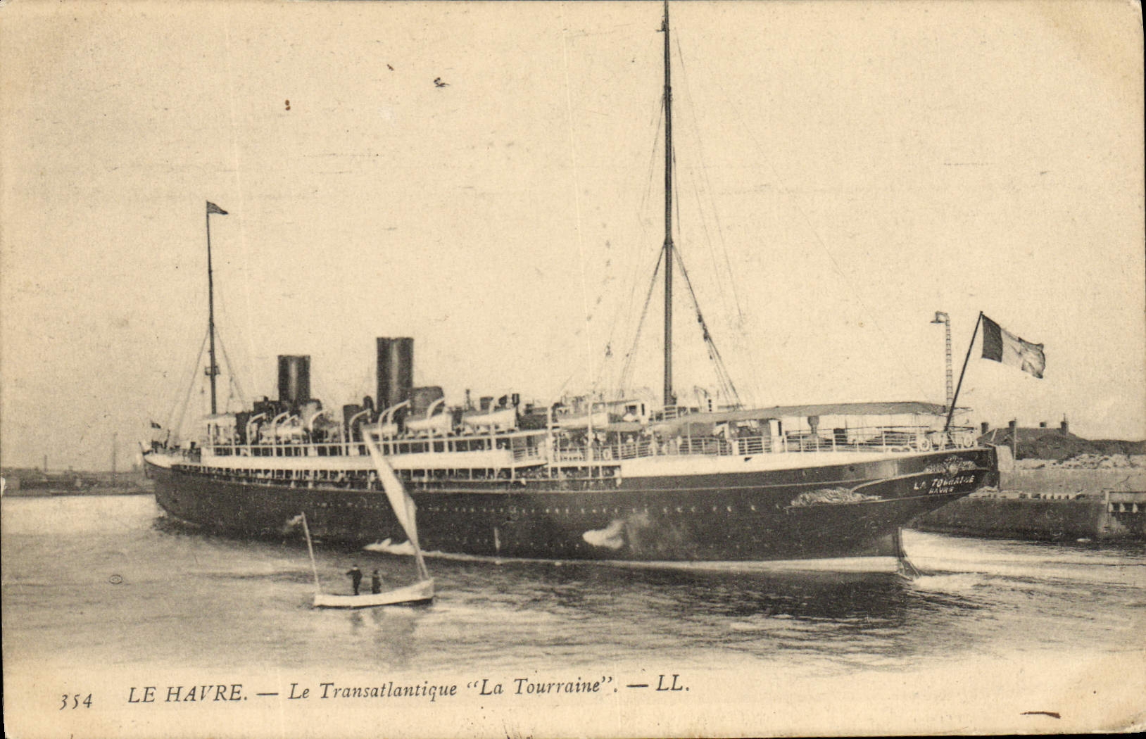 CPA Bateau Paquebot Le Havre Le Transatlantique La Touraine
