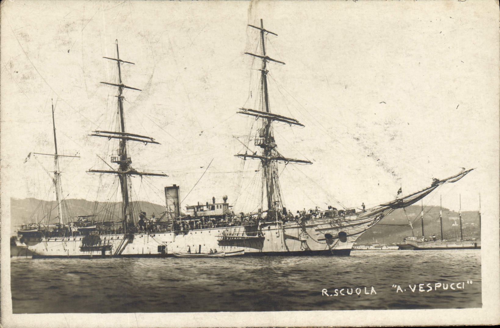 VINTAGE POSTCARD Sailing Bateau R Scuola has Vespuci