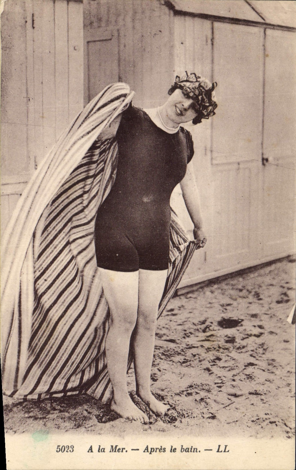 VINTAGE POSTCARD Woman Bathing suit With the sea After the bath