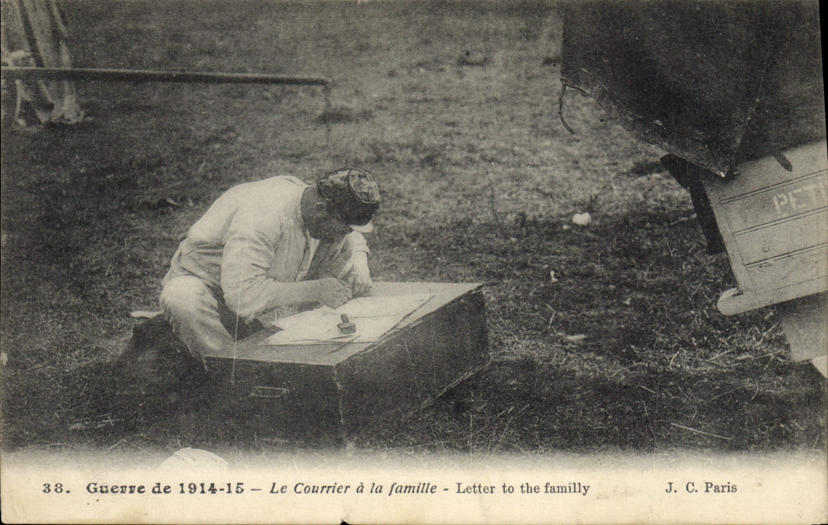 CPA Militaria Le courrier a la famille