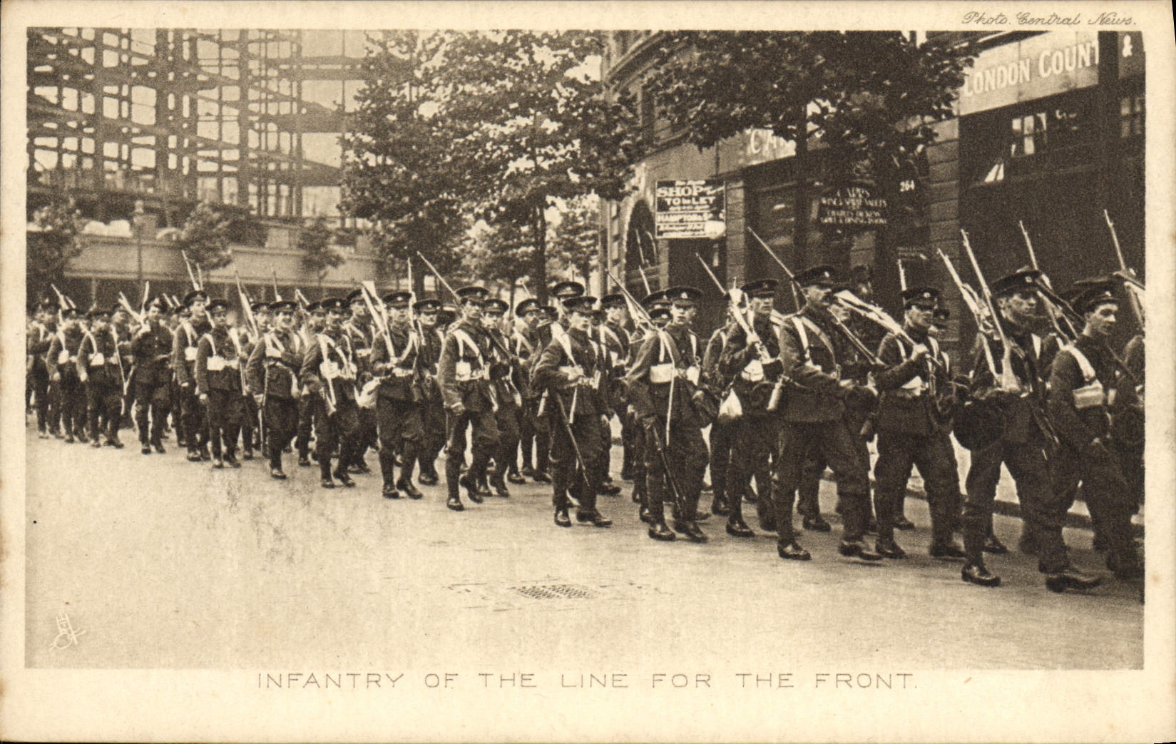 VINTAGE POSTCARD Militaria Infantry off the line for the face
