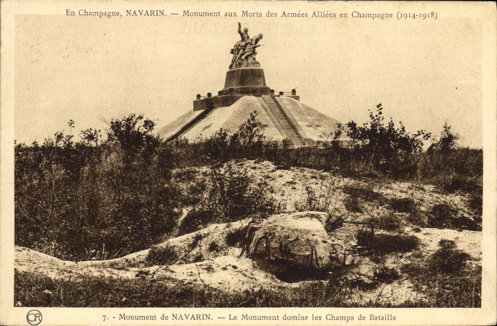CPA Militaria Navarin Monument aux morts des armees alliees en Champagne