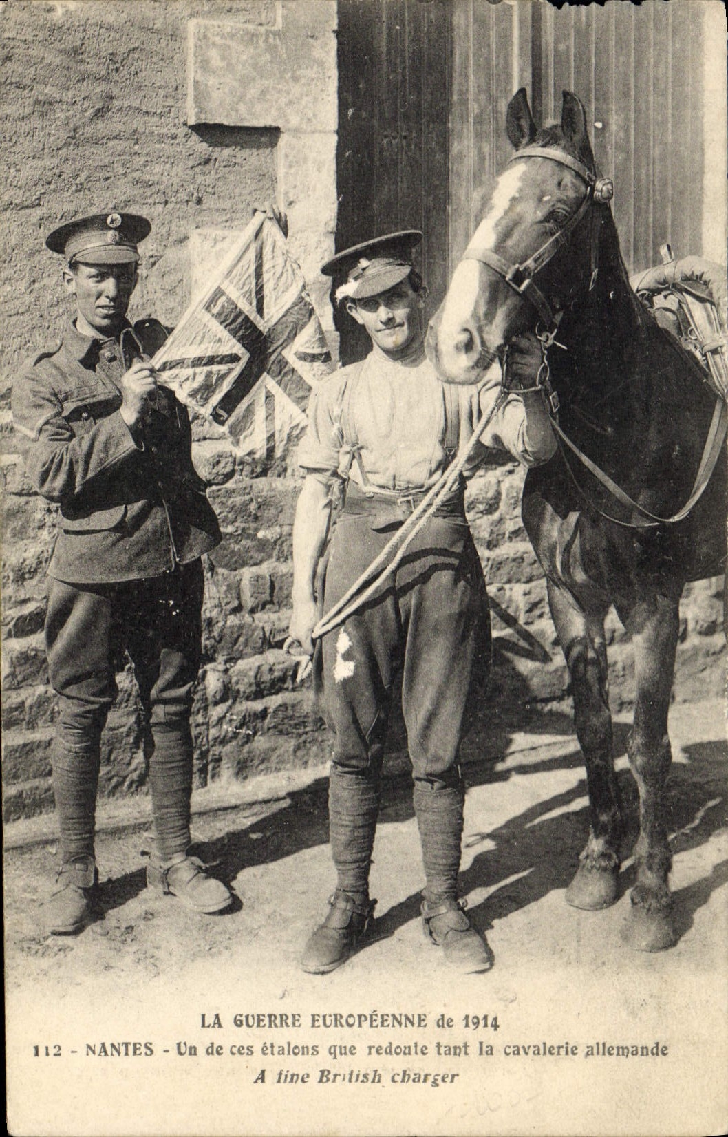 CPA Militaria Nantes Un de ces etalons que redoute tant la cavalerie allemande