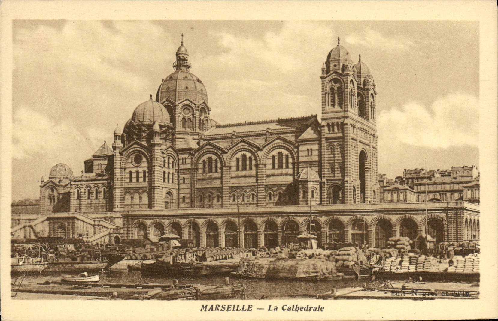 CPA Marseille La Cathedrale 