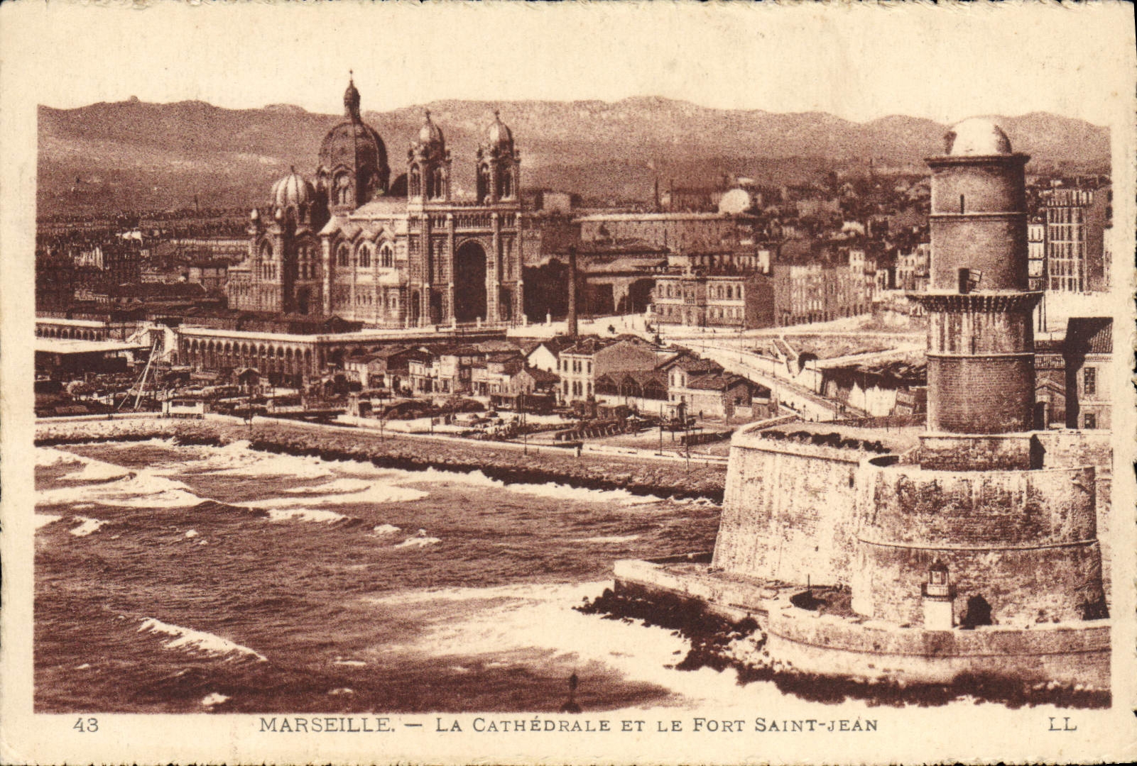 CPA Marseille La Cathedrale Et Le Fort Saint Jean