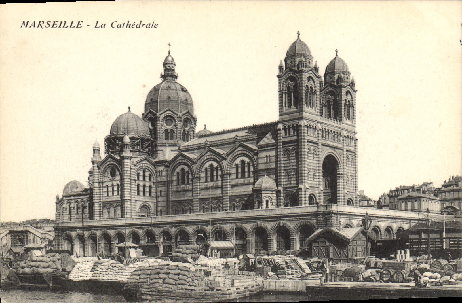 CPA Marseille La Cathedrale 