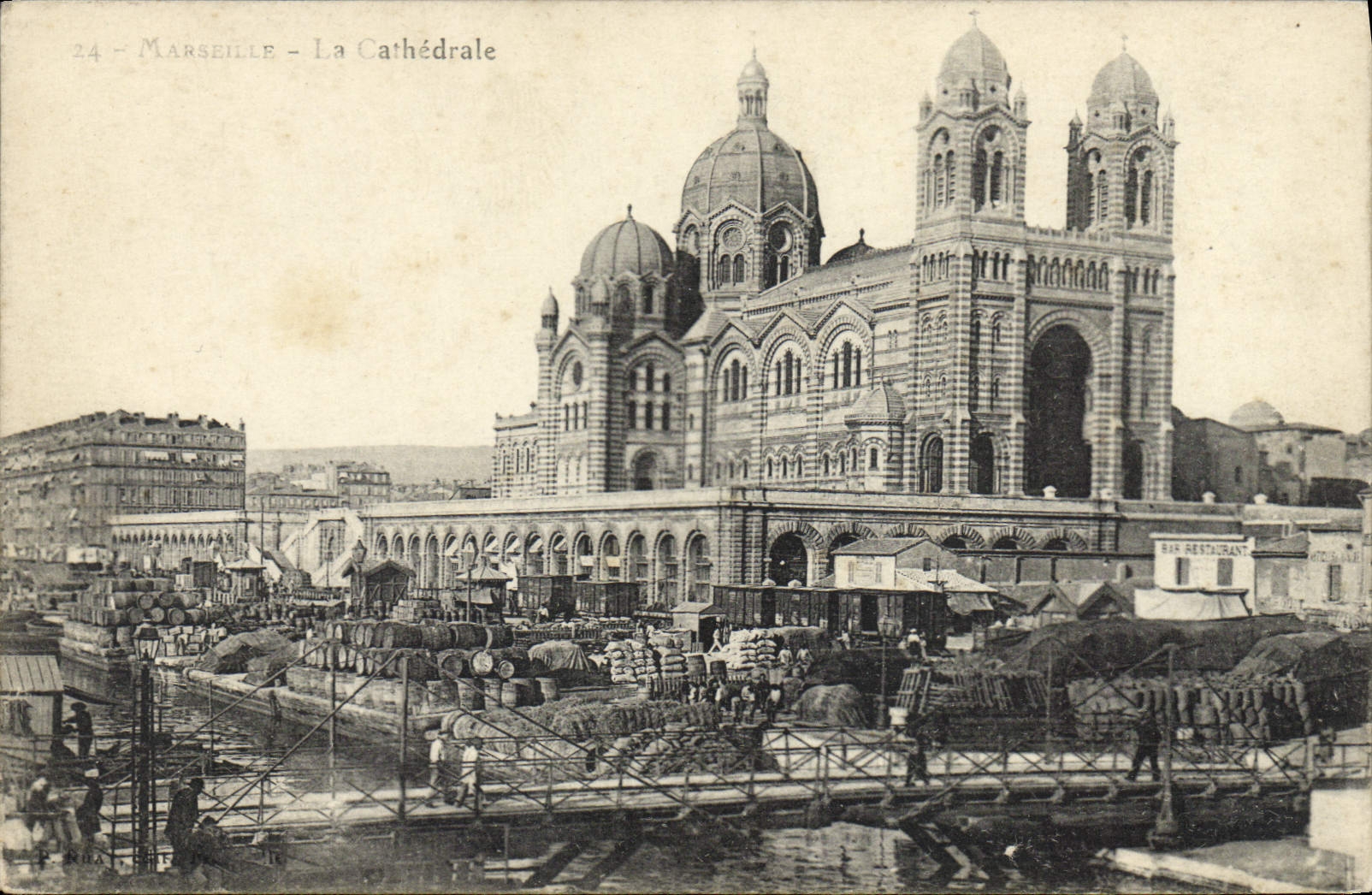 CPA Marseille La Cathedrale 