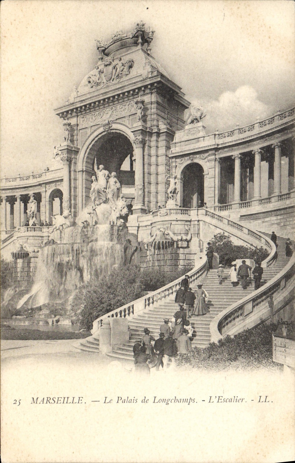 CPA Marseille Le Palais de Longchamps L'escalier