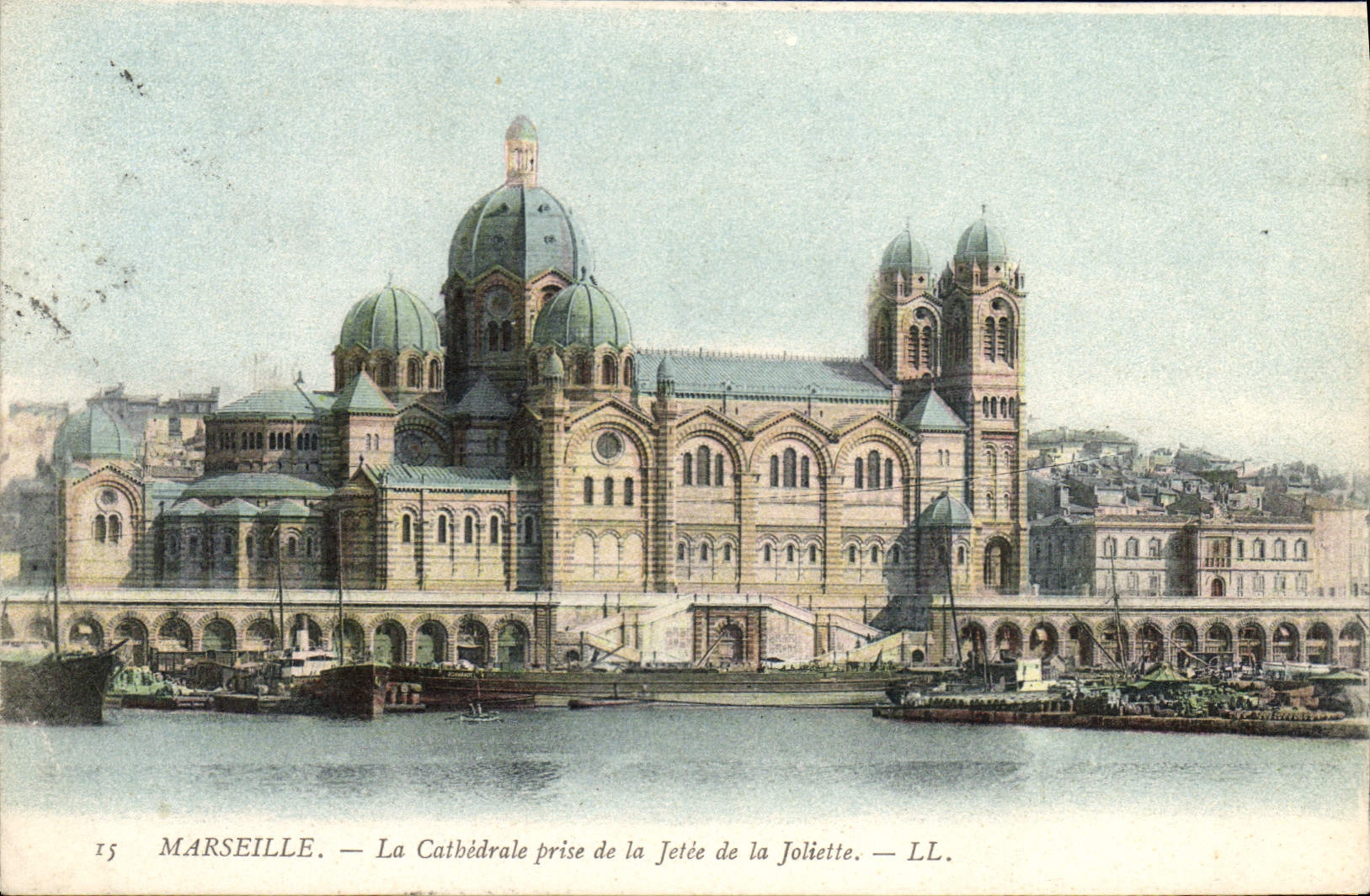 CPA Marseille La Cathedrale Prise de la Jetee de la Joliette