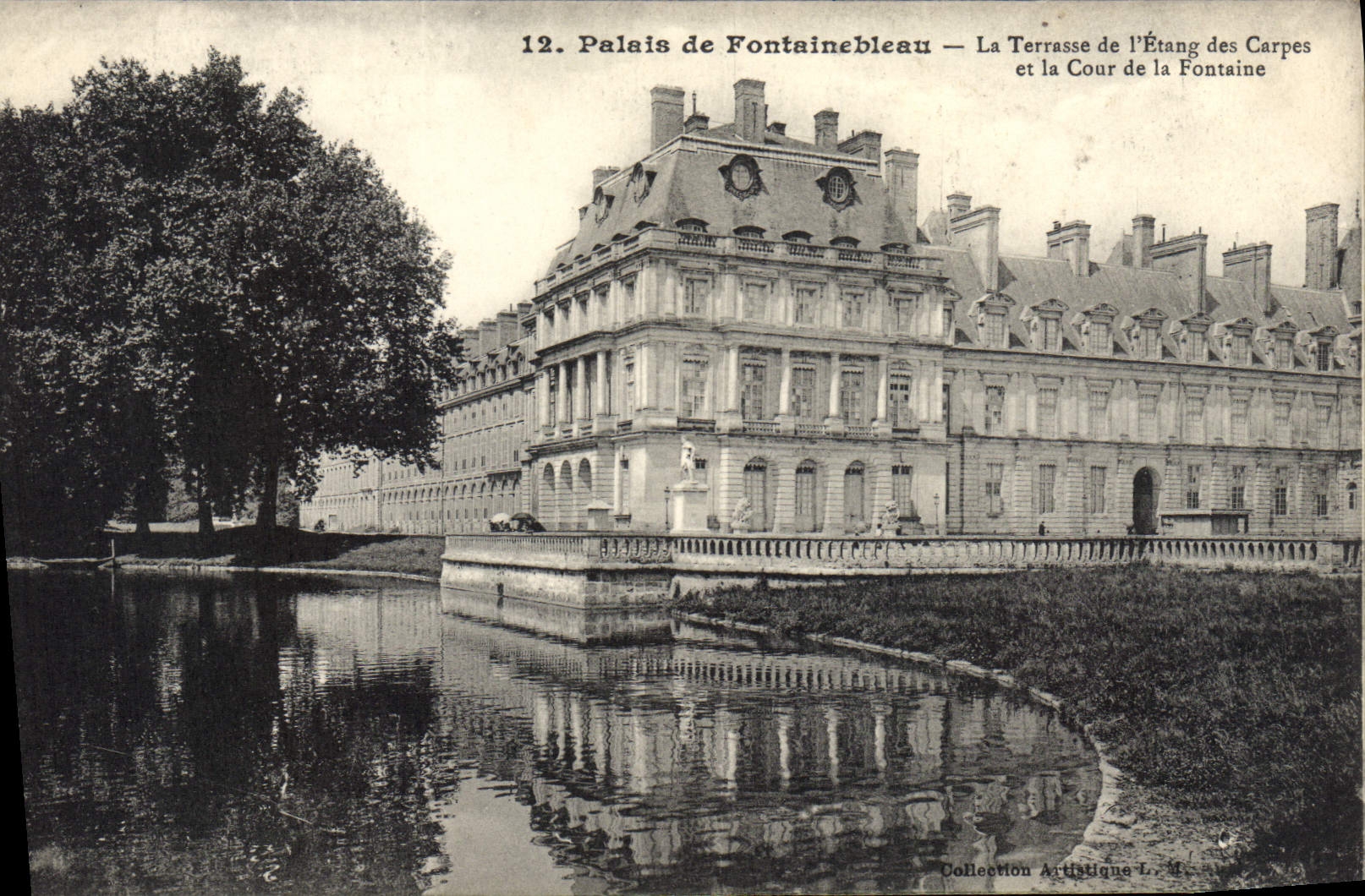 CPA Palais de Fontainebleau La Terrasse de L'Etang des Carpes et la Cour de la fontaine