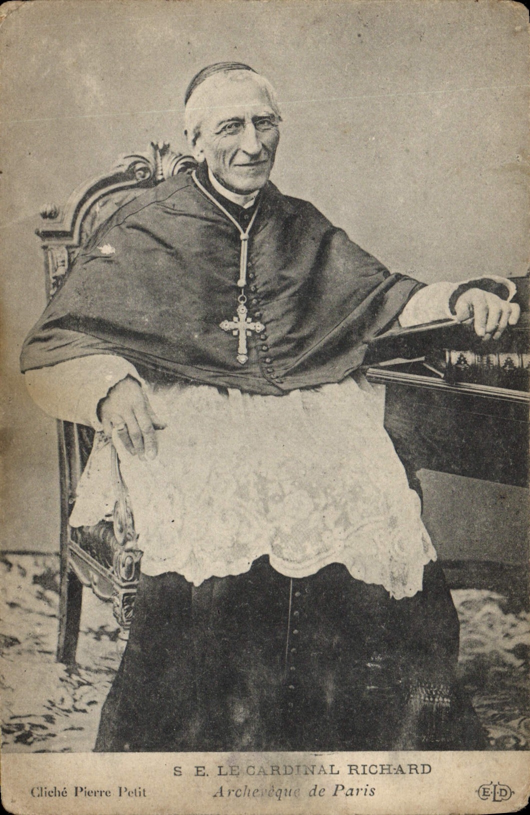 SE de la POSTAL de la VENDIMIA el arzobispo cardinal de Richard de París