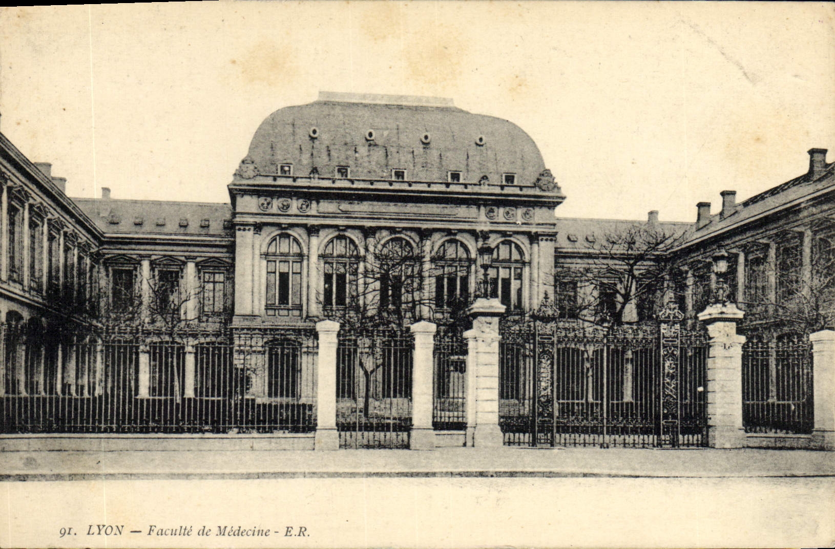 VINTAGE POSTCARD Lyon Medical college