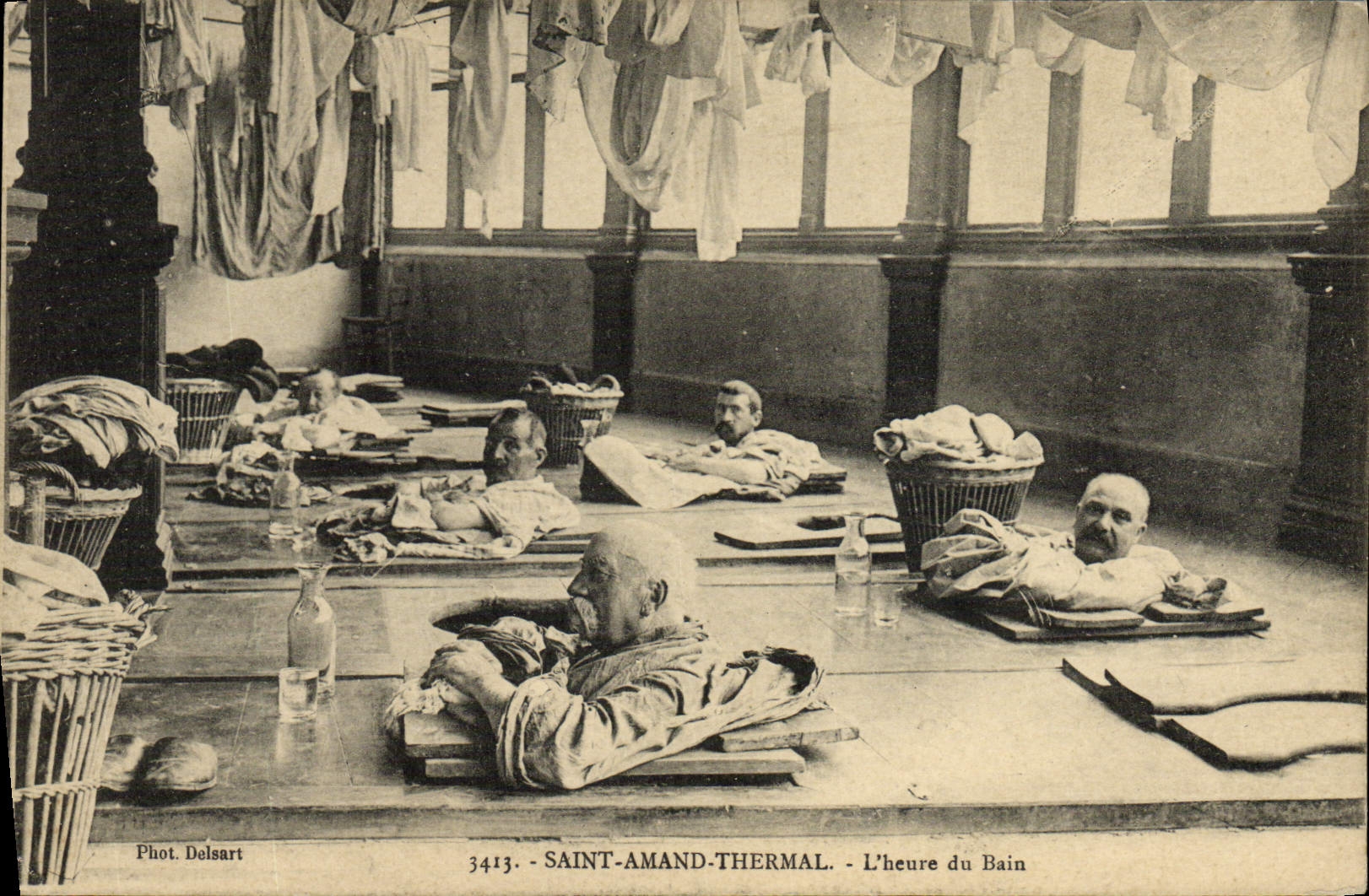 POSTAL Amand termal santo de la VENDIMIA la hora de TAPA del baño