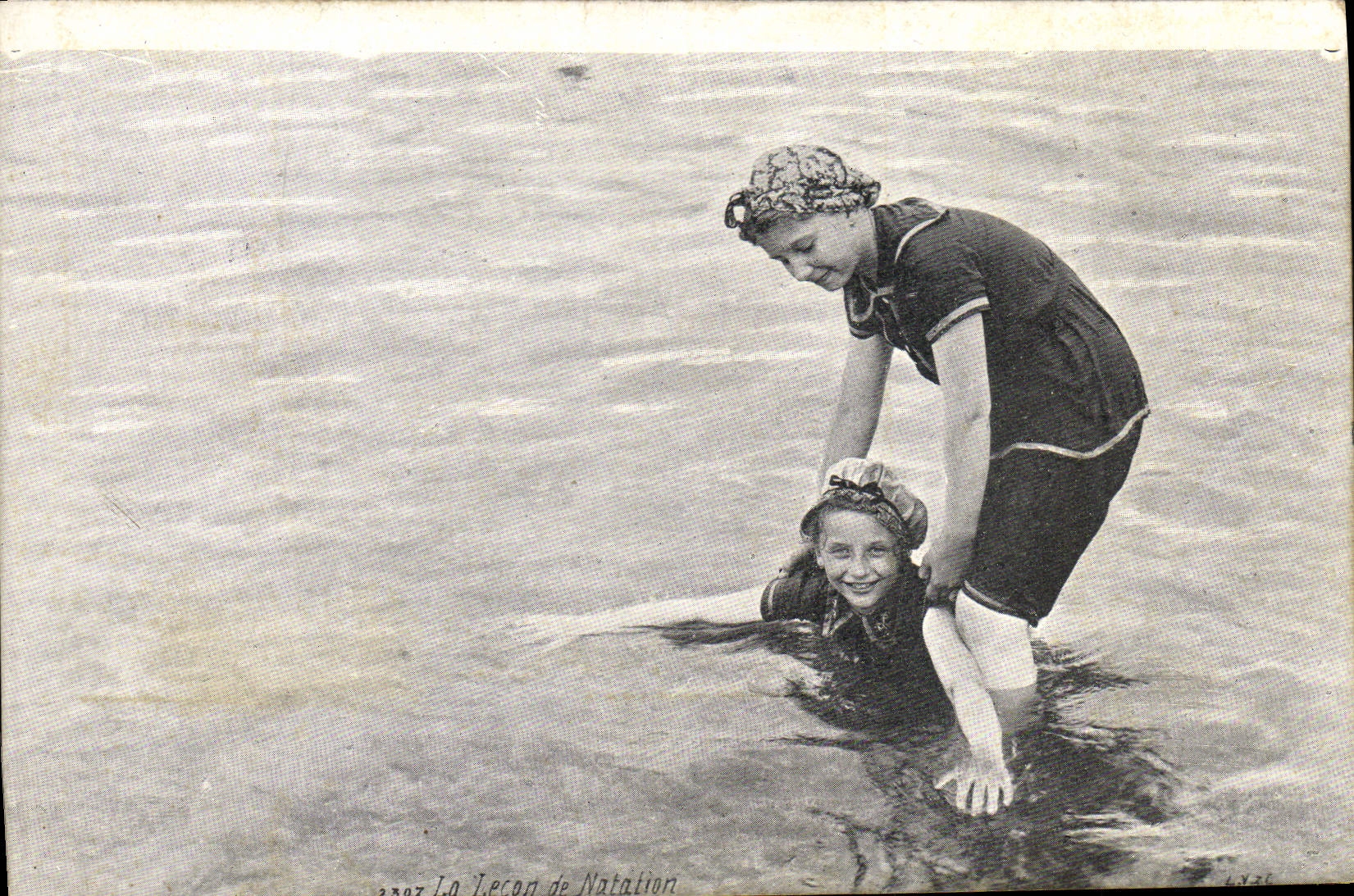 VINTAGE POSTCARD Lesson of swimming