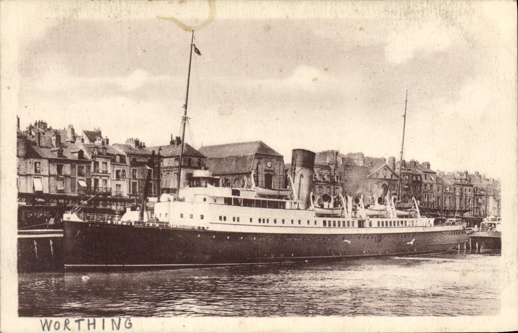 CPA Bateau Paquebot Worthing au quai de la gare maritime Dieppe
