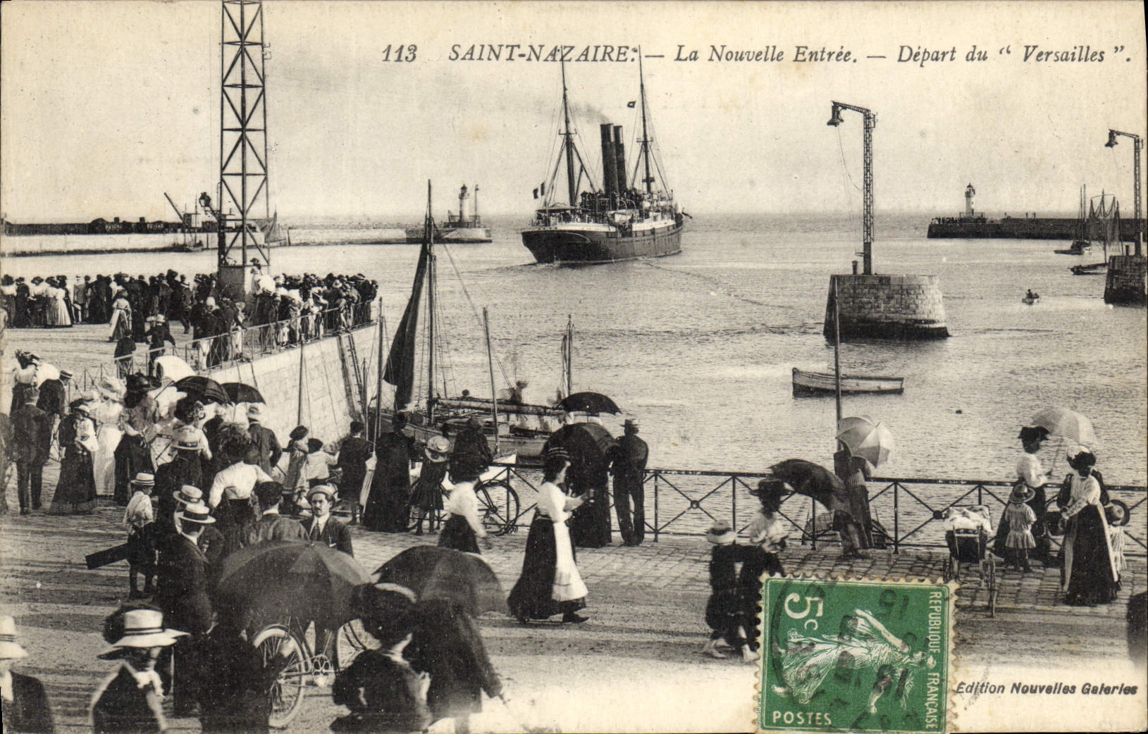 CPA Bateau Paquebot Saint Nazaire la nouvelle entree Depart du Versailles 