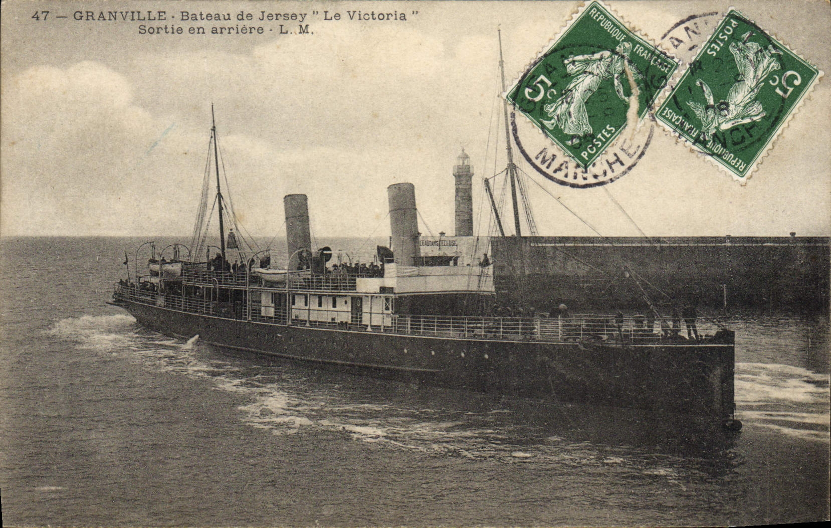 CPA Bateau Paquebot Granville Bateau de Jersey Le Victoria Sortie en arriere 