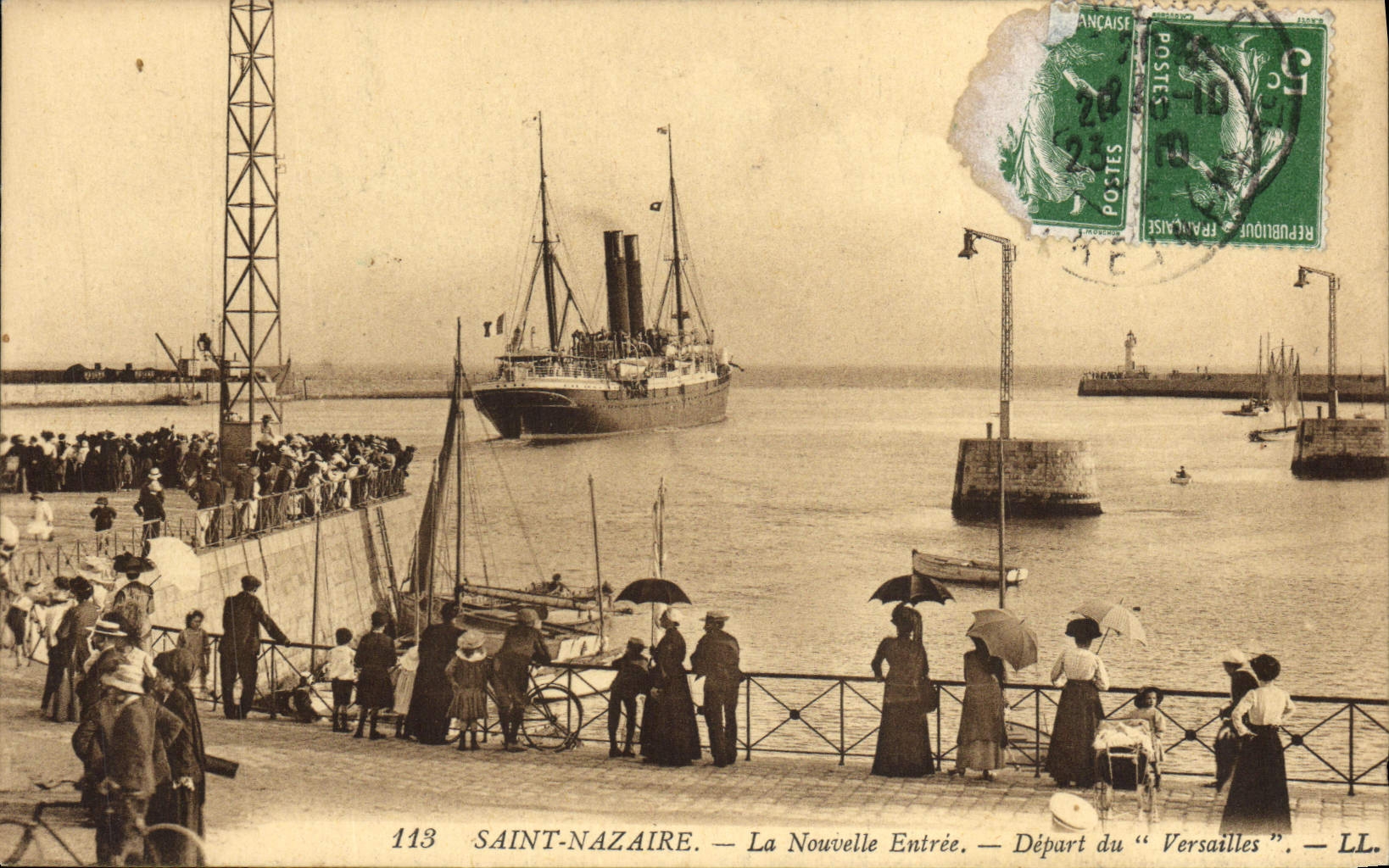 CPA Bateau Paquebot Saint Nazaire La nouvelle entree Depart du Versailles 