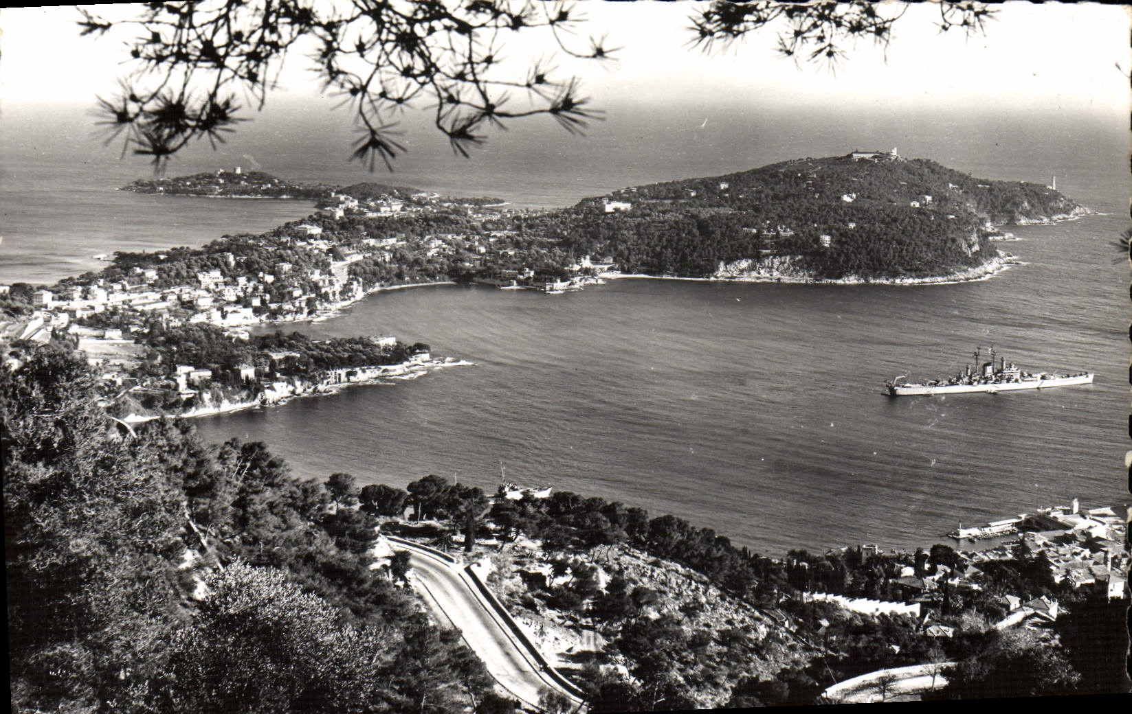 MODERN CARD Villefranche On Bay and the Cape Ferrat